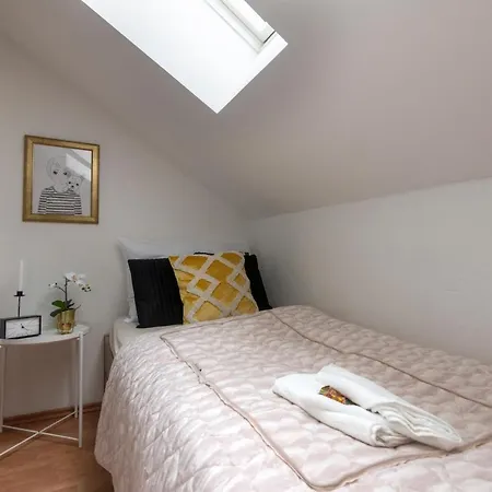 Golden Tree Loft In The Heart Of Apartman