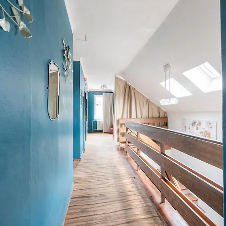 Golden Tree Loft In The Heart Of Апартаменты